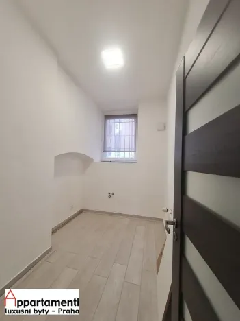 Pronájem obchodního prostoru, Praha - Vinohrady, Šafaříkova, 66 m2