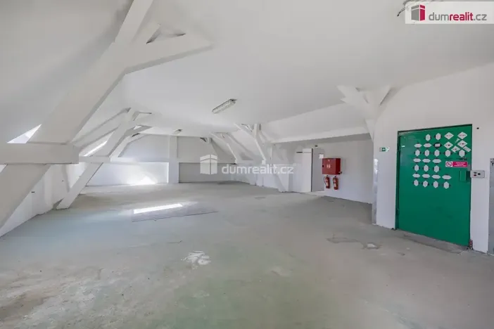 Pronájem výrobních prostor, Doksy, Václ. Plecitého, 4300 m2