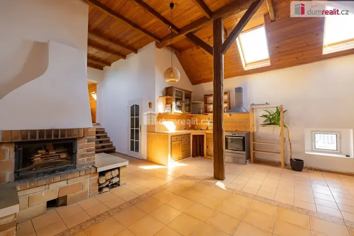 Pronájem výrobních prostor, Doksy, Václ. Plecitého, 4300 m2