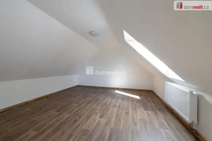 Pronájem výrobních prostor, Doksy, Václ. Plecitého, 4300 m2