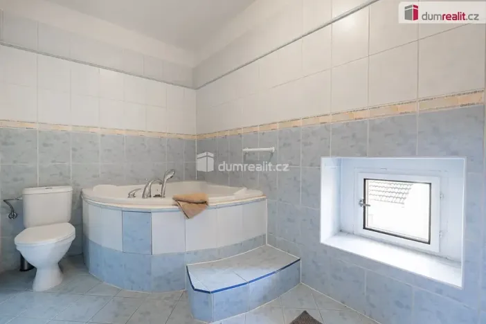 Pronájem výrobních prostor, Doksy, Václ. Plecitého, 4300 m2