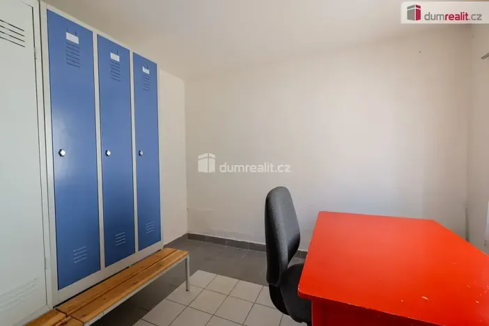 Pronájem výrobních prostor, Doksy, Václ. Plecitého, 4300 m2