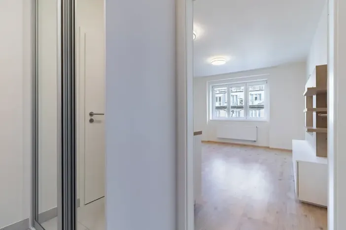 Pronájem bytu 1+kk, Praha - Košíře, Vrchlického, 31 m2