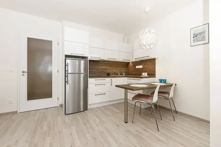 Pronájem bytu 1+kk, Praha - Vysočany, Strnadových, 33 m2