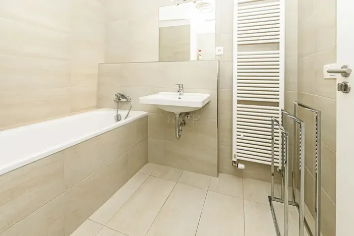 Pronájem bytu 1+kk, Praha - Vysočany, Strnadových, 33 m2