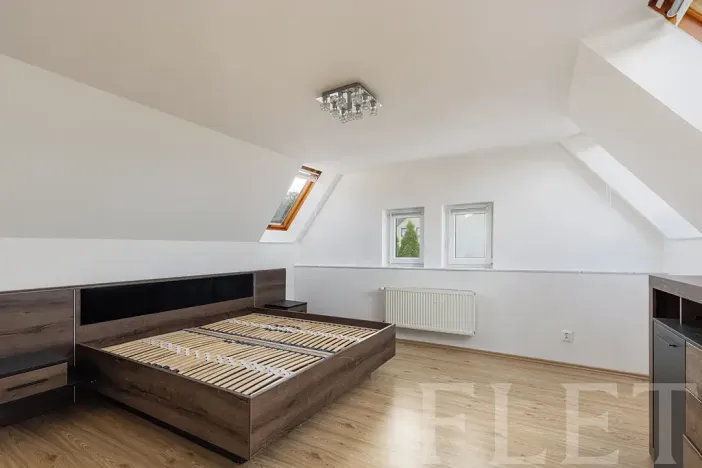 Prodej rodinného domu, Chýnice, Nám. Na Louži, 78 m2