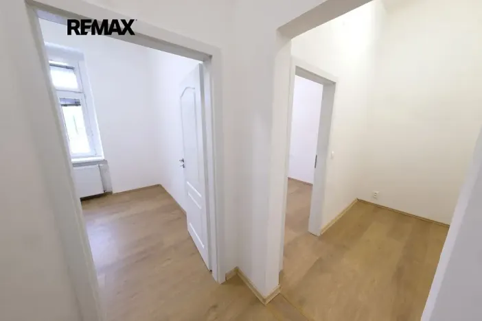 Pronájem bytu 2+kk, Praha - Libeň, Chlumčanského, 35 m2