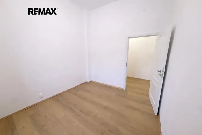 Pronájem bytu 2+kk, Praha - Libeň, Chlumčanského, 35 m2