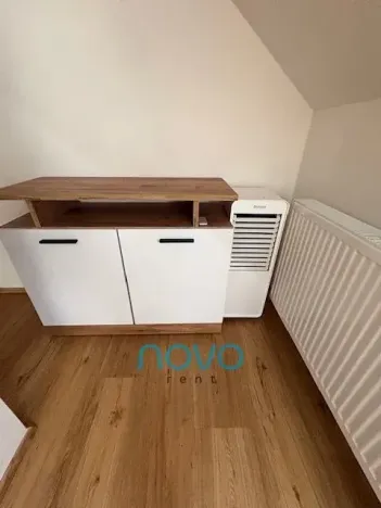 Pronájem bytu 3+1, Praha - Vinohrady, Na Kozačce, 115 m2