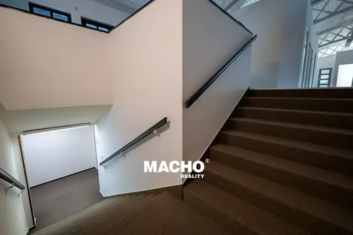Pronájem skladu, Praha - Vysočany, Freyova, 849 m2