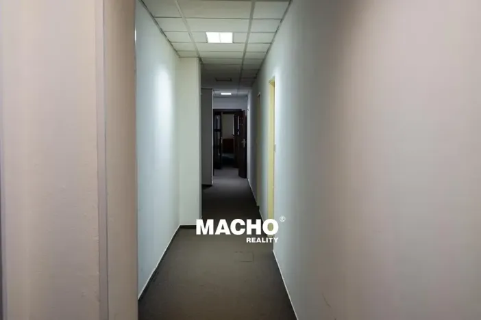 Pronájem skladu, Praha - Vysočany, Freyova, 849 m2