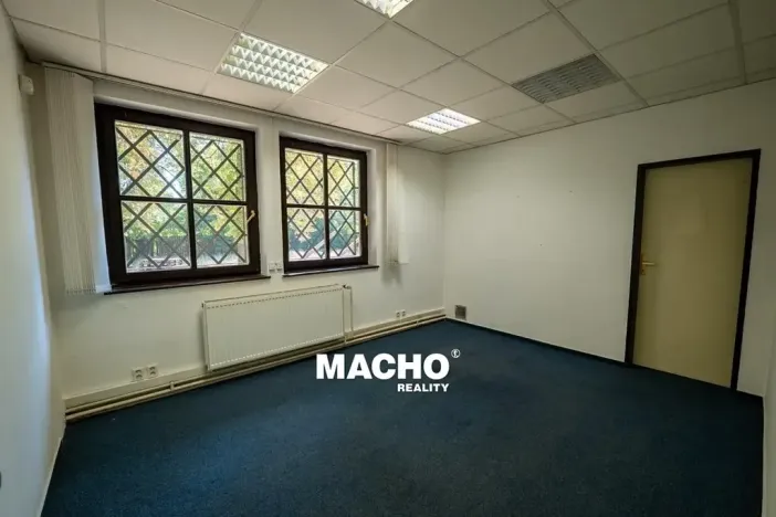 Pronájem skladu, Praha - Vysočany, Freyova, 849 m2