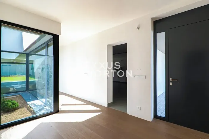 Prodej vily, Praha - Horní Měcholupy, U hostivařského nádraží, 260 m2