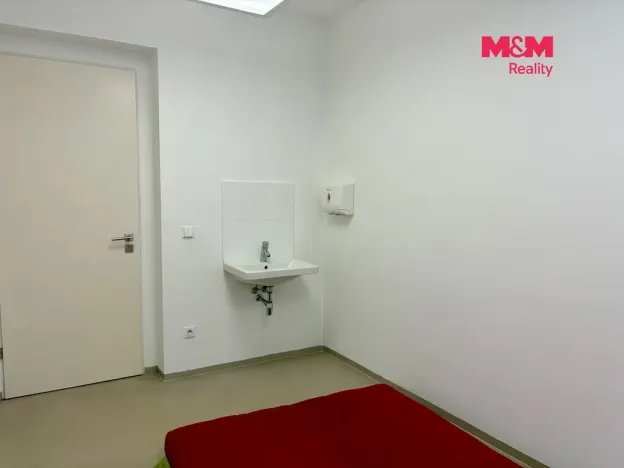 Pronájem obchodního prostoru, Pardubice - Zelené Předměstí, Jiráskova, 12 m2