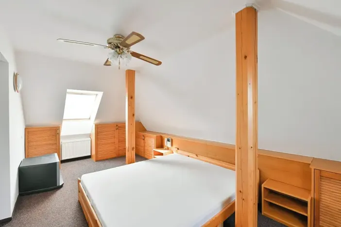 Pronájem rodinného domu, Praha - Štěrboholy, K valu, 220 m2