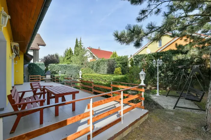 Pronájem rodinného domu, Praha - Štěrboholy, K valu, 220 m2
