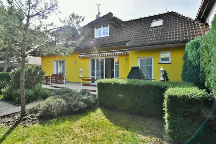Pronájem rodinného domu, Praha - Štěrboholy, K valu, 220 m2