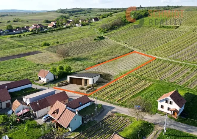 Prodej komerčního pozemku, Velké Bílovice, Svárov, 1724 m2