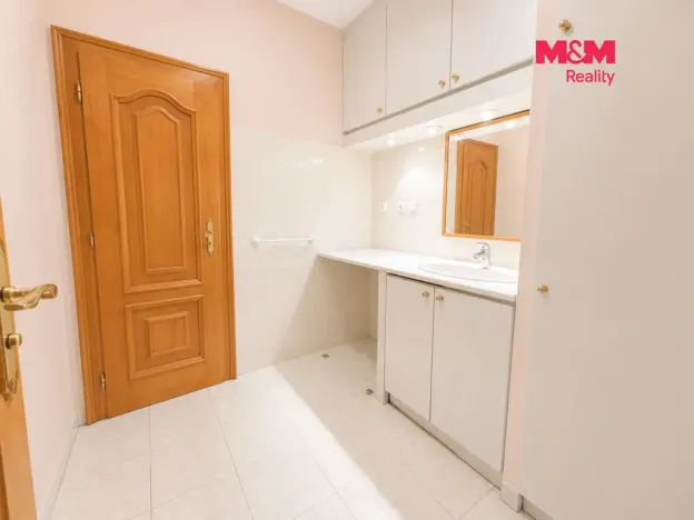 Pronájem bytu 4+1, Kladno, Na stráni, 168 m2