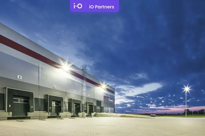 Pronájem skladu, Praha - Horní Počernice, Sezemická, 5000 m2