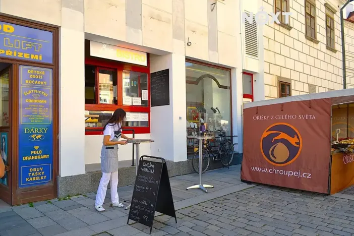Pronájem obchodního prostoru, Třeboň, Masarykovo nám., 16 m2
