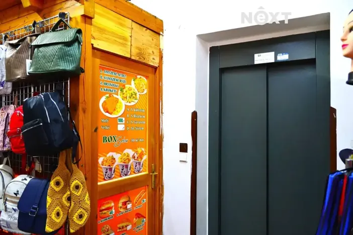 Pronájem obchodního prostoru, Třeboň, Masarykovo nám., 16 m2
