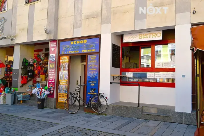 Pronájem obchodního prostoru, Třeboň, Masarykovo nám., 16 m2
