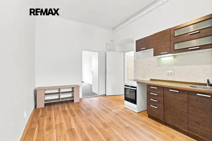 Pronájem bytu 1+1, Plzeň, Skvrňanská, 50 m2