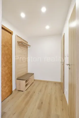 Pronájem bytu 1+kk, Praha - Modřany, Angelovova, 28 m2