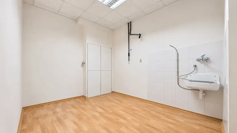 Pronájem kanceláře, Brno, Šujanovo náměstí, 72 m2