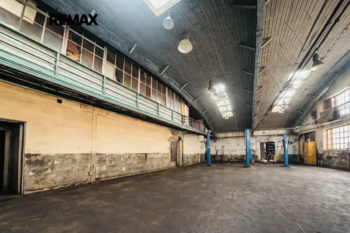 Pronájem obchodního prostoru, Praha - Horní Počernice, Komárovská, 442 m2