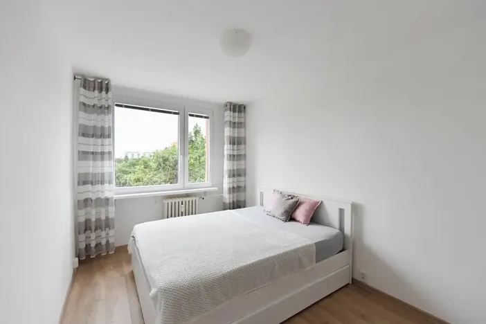 Pronájem bytu 2+kk, Praha - Kobylisy, Famfulíkova, 44 m2
