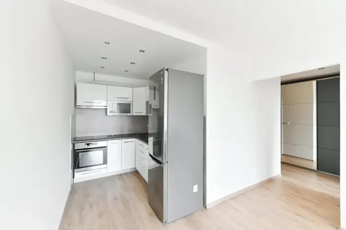 Pronájem bytu 2+kk, Praha - Kobylisy, Famfulíkova, 44 m2