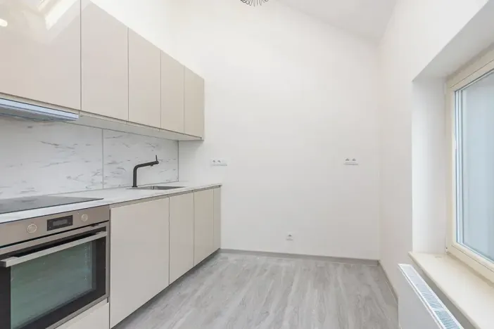 Pronájem bytu 1+kk, Praha - Vršovice, Košická, 35 m2