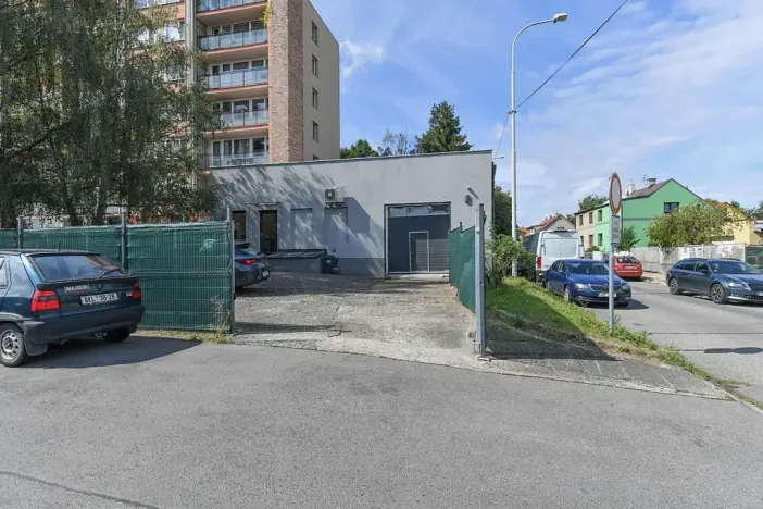 Prodej skladu, Praha - Horní Počernice, Komárovská, 210 m2