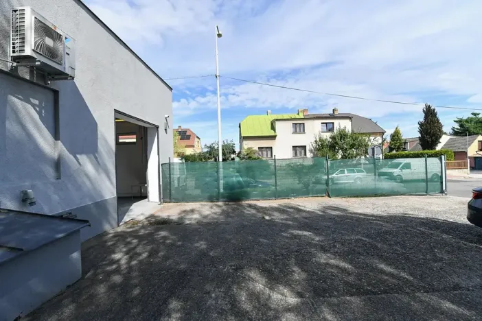 Prodej skladu, Praha - Horní Počernice, Komárovská, 210 m2
