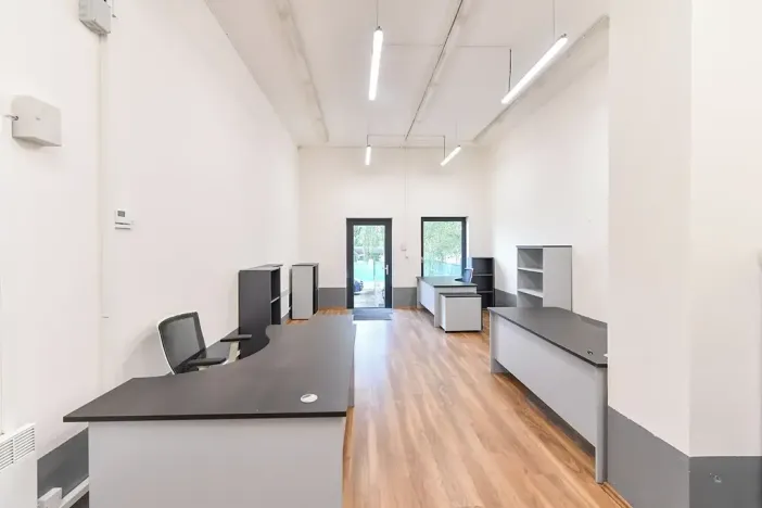 Prodej skladu, Praha - Horní Počernice, Komárovská, 210 m2
