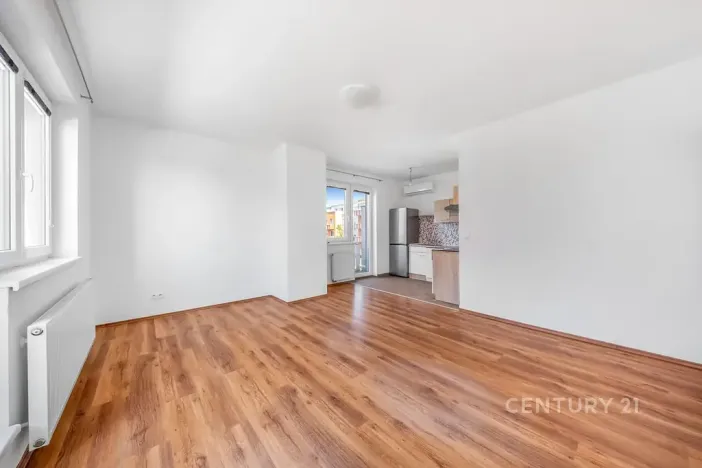 Pronájem bytu 1+kk, Praha - Kyje, Sicherova, 33 m2