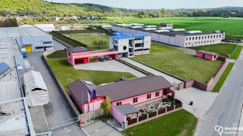Prodej komerčního pozemku, Moravičany, 13670 m2