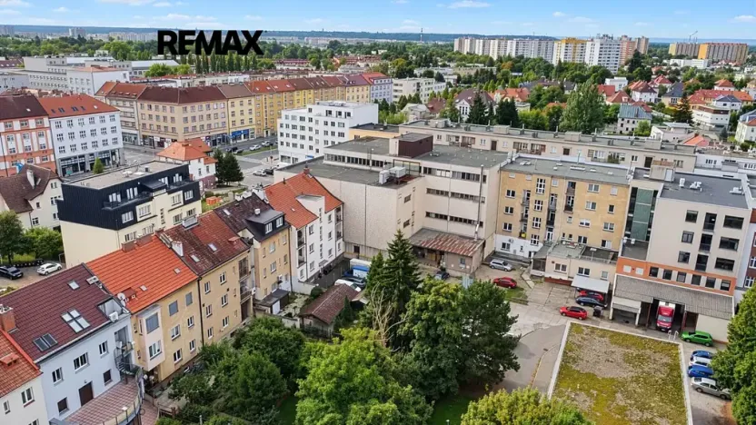 Pronájem obchodního prostoru, Hradec Králové, Gočárova třída, 865 m2