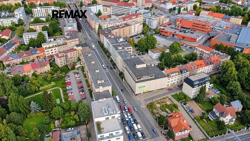 Pronájem obchodního prostoru, Hradec Králové, Gočárova třída, 865 m2