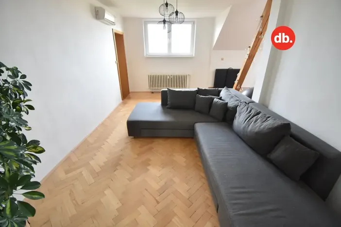Pronájem bytu 3+1, Karlovy Vary, Majakovského, 74 m2