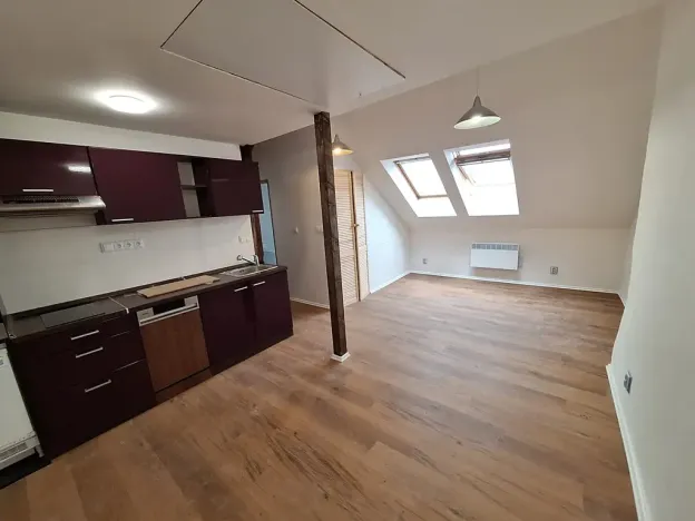 Pronájem bytu 2+kk, Praha - Vysočany, Novovysočanská, 33 m2
