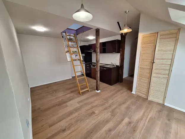 Pronájem bytu 2+kk, Praha - Vysočany, Novovysočanská, 33 m2