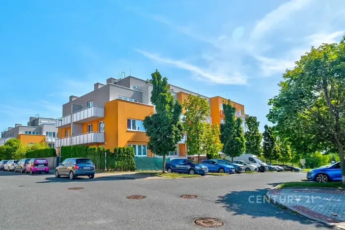 Pronájem bytu 1+kk, Praha - Kyje, Sicherova, 33 m2