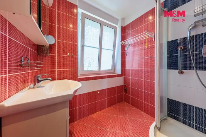 Prodej bytu 3+1, Karlovy Vary, Jiráskova, 74 m2