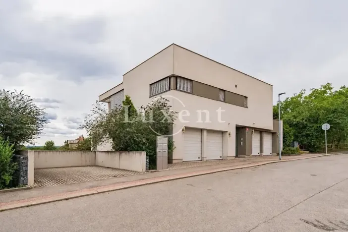 Prodej bytu 2+kk, Praha - Hlubočepy, Výhledová, 74 m2