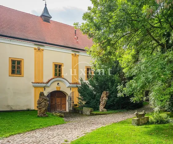 Prodej ubytování, Třebotov, U Tvrze, 2500 m2