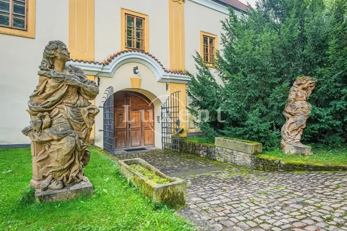 Prodej ubytování, Třebotov, U Tvrze, 2500 m2