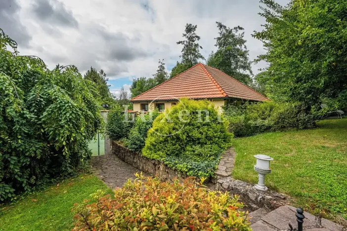 Prodej ubytování, Třebotov, U Tvrze, 2500 m2